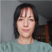 Laureata in mediazione linguistica applicata per interpreti e traduttori, ottima conoscenza delle lingue inglese e tedesco.Formazione scientifica e ottime capacità anche nell'insegnamento della matematica